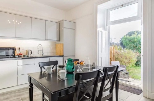 Torquay Villa | Lovely Villa 2 King 2 singles 1double sofa bed