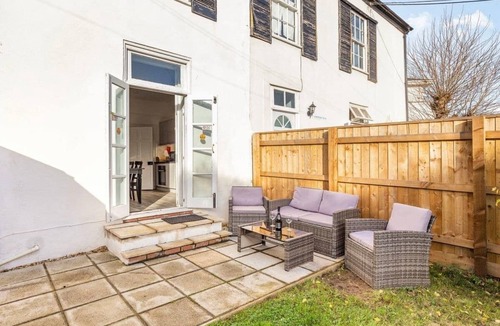 Torquay Villa | Lovely Villa 2 King 2 singles 1double sofa bed