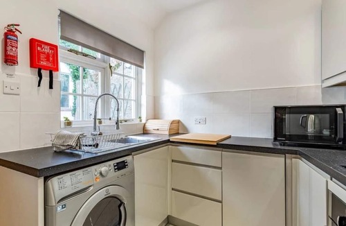 Torquay Villa | Lovely Villa 3 king 1 double 1 double sofa 1 bunk