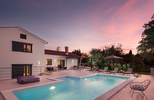 Vinez Villa | Lovely Villa del Sol, in Istria, with a Pool