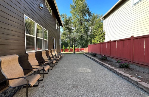 Renton House | Lovely Villa: Master en-suite with fireplace