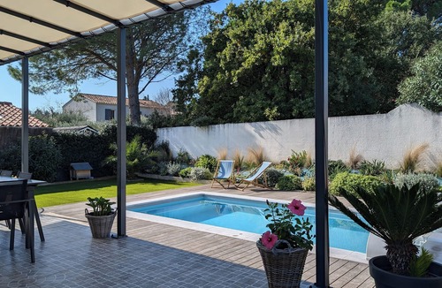 Roquemaure Villa | Lovely villa with pool, in a quiet location near Avignon