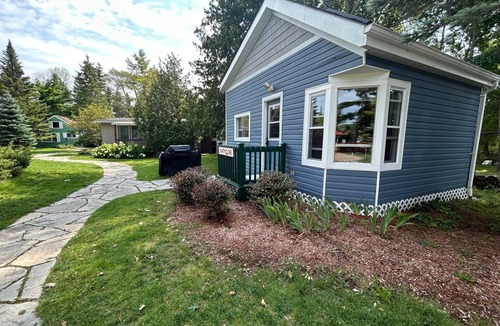 Wasaga Beach Cottage | Lovely Water Front Cottage- pool,firepit and amenities near by & access to water