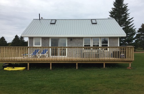 Souris Cottage | Lovely waterfront cottage on private white sand beach