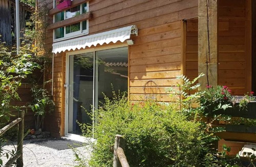 Chein-Dessus Apartment | Lovely waterfront apartment