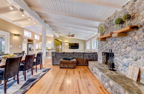 Granite Shoals House | Lovely Waterfront Getaway on Lake Cove With Concierge Services