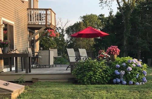 South Dartmouth House | Lovely waterfront home located on Little River Estuary