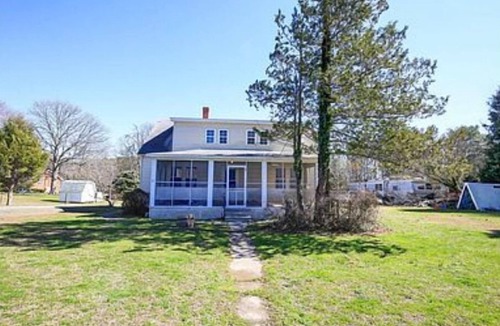 Lusby House | Lovely Waterfront Houes