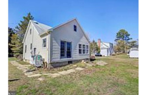 Lusby House | Lovely Waterfront Houes