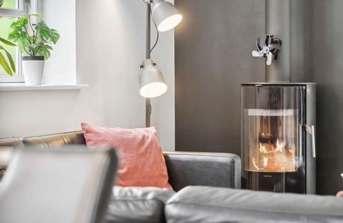 Juelsminde House | Lovely Well-Appointed Summer House With Hot Tub