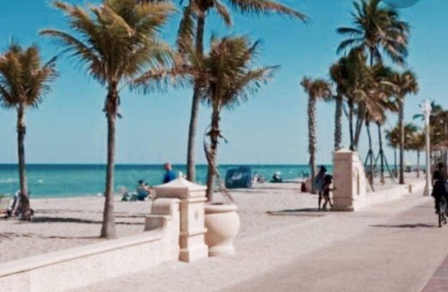 North Beach House | Lovely Winter Vacation RentalnSteps to Beach and Broadwalk