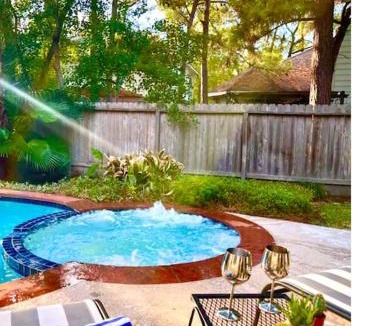 Alden Bridge House | Lovely Woodlands home w/heated pool and spa!