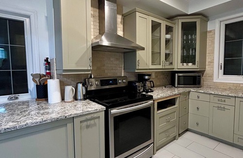 Brandon House | Lovelyhome Near BU With TreeHouse Ideal for group stays