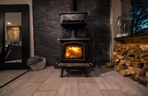 Pointe-au-Chene Ski Chalet | LoveNestChalet - Romantic with Private Hot Tub & Fireplace
