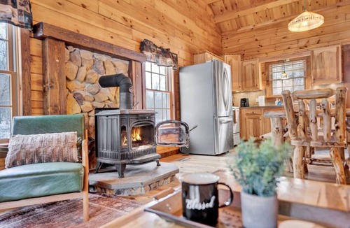 Albrightsville Cabin | Lover`s Lodge - Jacuzzi - Pet