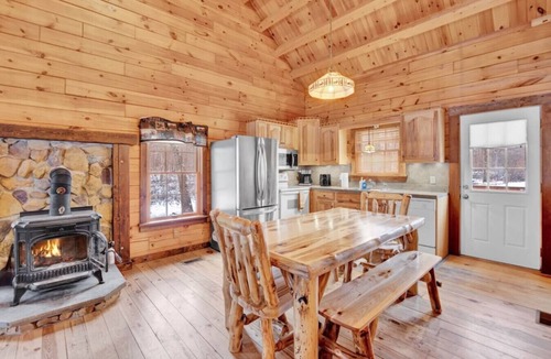 Albrightsville Cabin | Lover`s Lodge - Jacuzzi - Pet