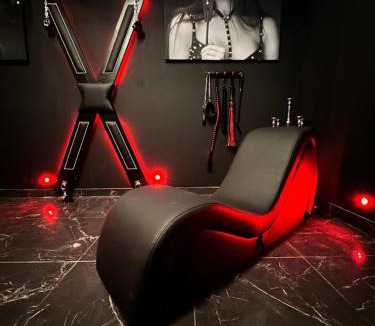 Douchy-les-Mines Hotel | Loveroom de luxe - Thème 50 nuances de grey maison privative spa insolite