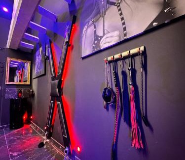 Douchy-les-Mines Hotel | Loveroom de luxe - Thème 50 nuances de grey maison privative spa insolite