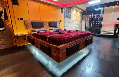 Bargemon Bed & Breakfast | Loveroom "des Chaines Les Passions