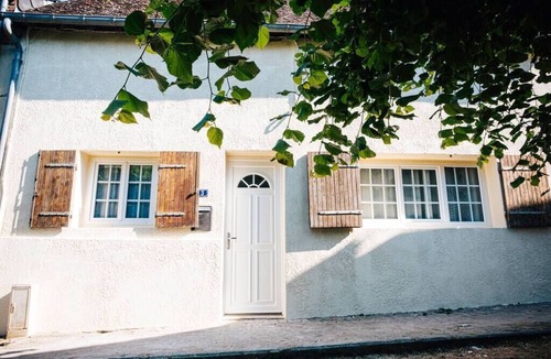 Moulins-la-Marche House | Loveroom Du Perche: house with balneo