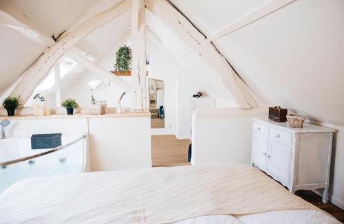 Moulins-la-Marche House | Loveroom Du Perche : maison avec balnéo