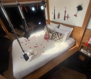 Trevoux House | LOVEROOM & EROTIC & spa