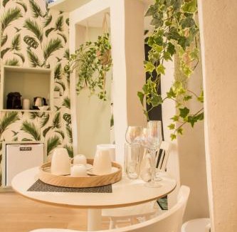 Trevoux Bed & Breakfast | LOVEROOM & SPA & André