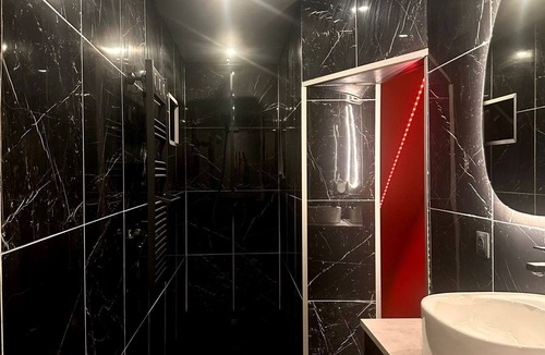 Tournon-sur-Rhone Apartment | loveroom&spa