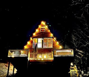 East Stroudsburg Ski Chalet | Lovers Edge A Frame - Secluded Romance, Hot Tub,Sauna,Firepit & XL Deck with Forrest scenery, Pocono Mountain Retreat