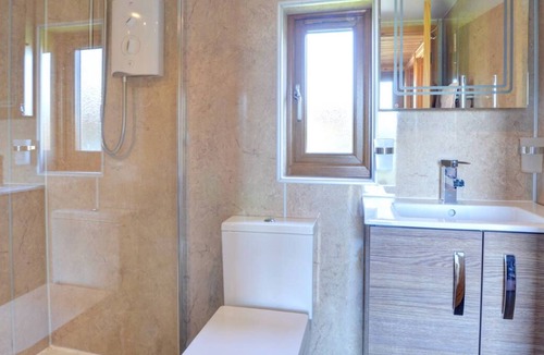 Penybont Ski Chalet | Lovers' Lodge in Llandrindod Wells