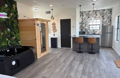 Twin Lakes Cabin | LOVERS LODGE- sauna, jetted tub, fireplace, 2 person walk in shower-@ the lake!
