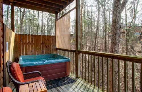 Sevierville House | Lovers Paradise Hot Tub Grill Fireplace