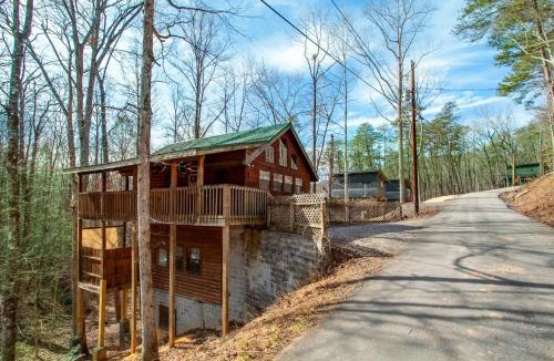 Sevierville House | Lovers Paradise Hot Tub Grill Fireplace