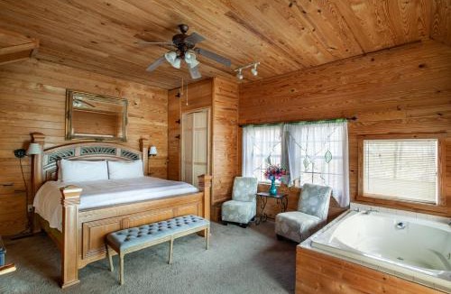 Sevierville House | Lovers Paradise Hot Tub Grill Fireplace