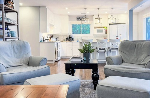 Bluewater Cottage | Lovett Landing | Lakefront Escape Near Bayfield