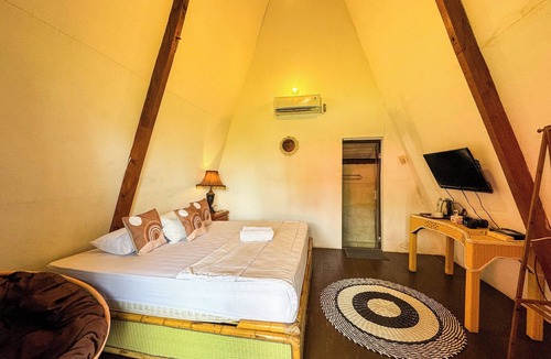 Tanjung Setia Hotel | Lovina Krui Surf