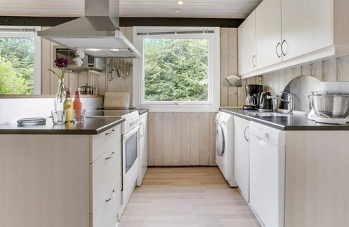 Arnager House | Lovingly furnished cottage on well-kept grounds with lawn and space for ball games.