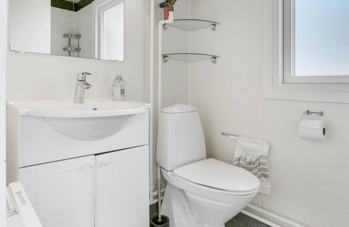 Arnager House | Lovingly furnished cottage on well-kept grounds with lawn and space for ball games.