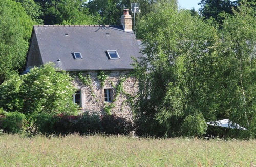Chantrigne Cottage | Lovingly Renovated Farm Cottage and Garden - click on us and see for yourself!