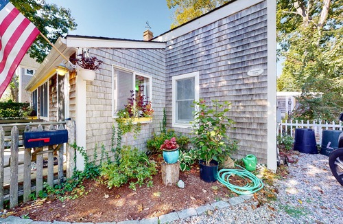 Falmouth Cottage | Lovingly restored 1800s cottage, fenced yard, outdoor shower, firepit