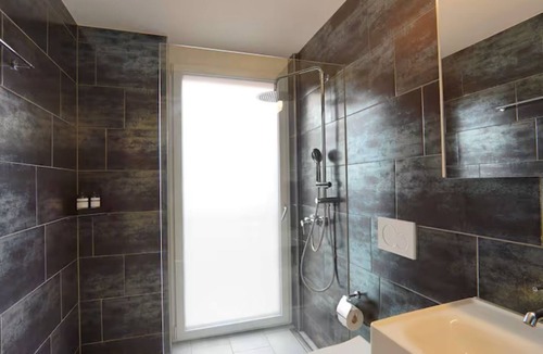 Wallisellen Apartment | Lovley 1B with private Toilet, 8 min to Airport