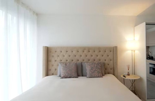 Wallisellen Apartment | Lovley 1B with private Toilet, 8 min to Airport