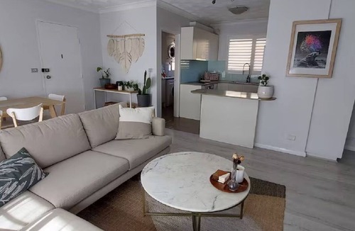 Cronulla Apartment | Lovley Sunlit Apartment With Spa Bath