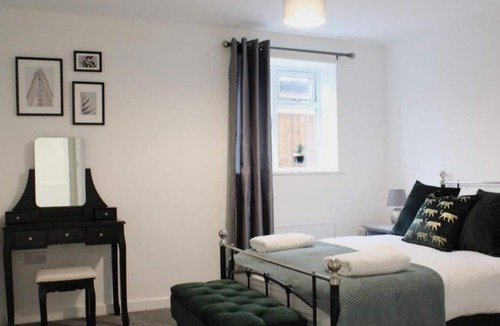 Didcot Apartment | Low Cost, Fully Sanitised 4 Bed & Parking
