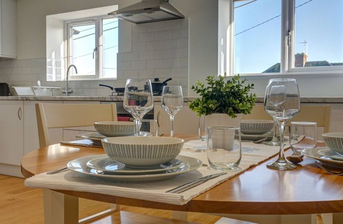 North Moreton Apartment | Low Cost, Pet Friendly 4 Bed + Parking (03)