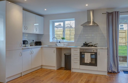 Didcot Apartment | Low Cost, Pet Friendly 4 Bed + Parking (04)