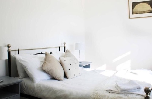 Oxford House | Low Cost, Pet Friendly 4 Bed + Parking (05)