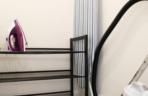 Abingdon Apartment | Low Cost, Pet Friendly 4 Bed + Parking (01)