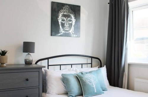 Abingdon Apartment | Low Cost, Pet Friendly 4 Bed + Parking (06)