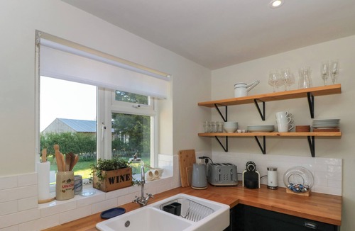 Scawton House | LOW GROUNDS COTTAGE, pet friendly, with open fire in Helmsley